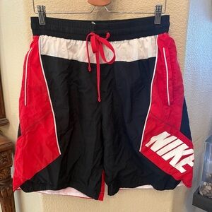 NIKE Men Black Red Throwback Crinkle Woven Basketball Athletic Shorts Size Large
